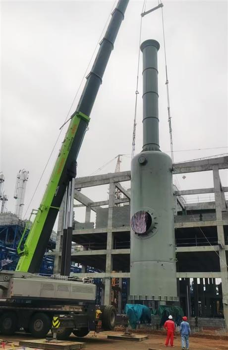 廠房設(shè)備吊裝現(xiàn)場